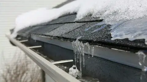 How Long Does Gutter Cleaning Take in Ontario