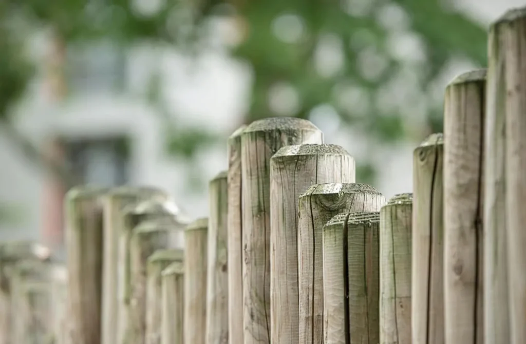 Signs of a Fence Post Rotten